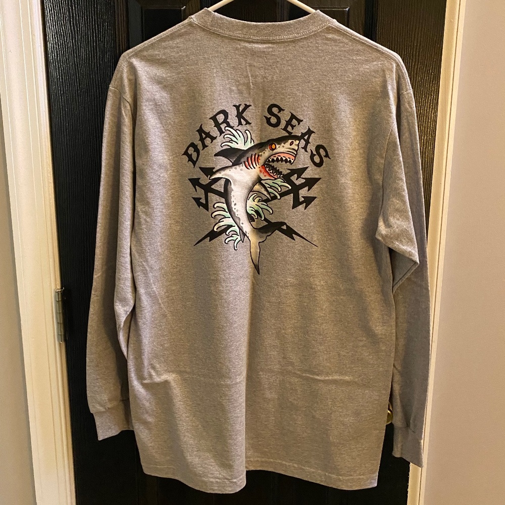 Dark Seas!! Men's long-sleeved gray T-ahirt. NWT.